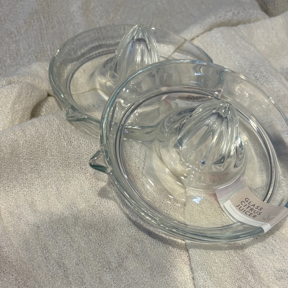 Clear Glass Citrus Juicer